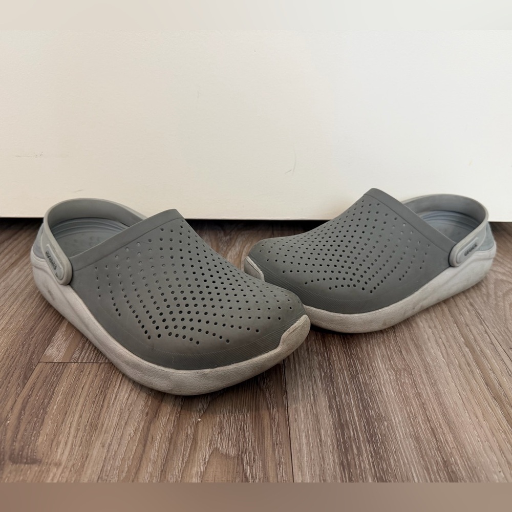 CROCS Men's Perforated Gray Clogs - Picture 6 of 7